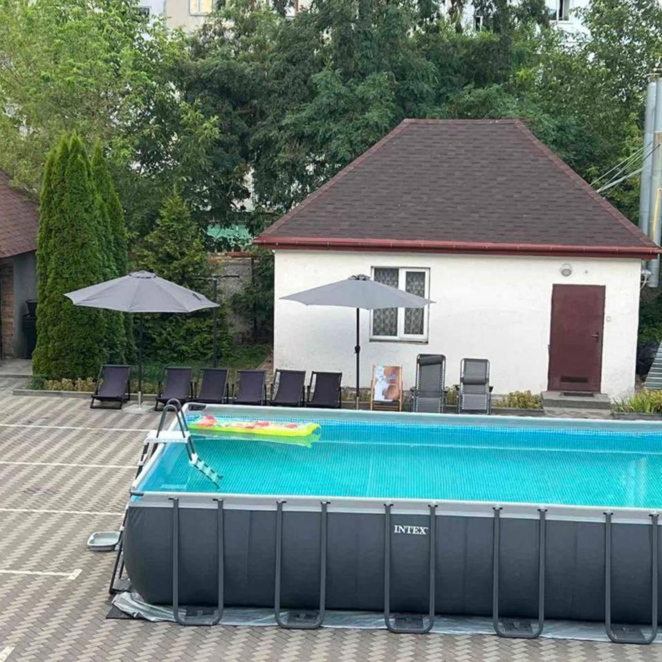 Stara Vezha Hotel Boryspilʼ Exteriör bild