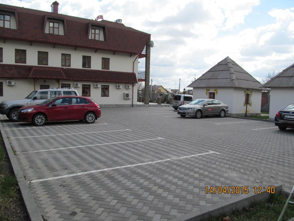Stara Vezha Hotel Boryspilʼ Exteriör bild