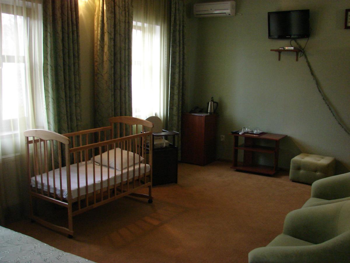 Stara Vezha Hotel Boryspilʼ Exteriör bild
