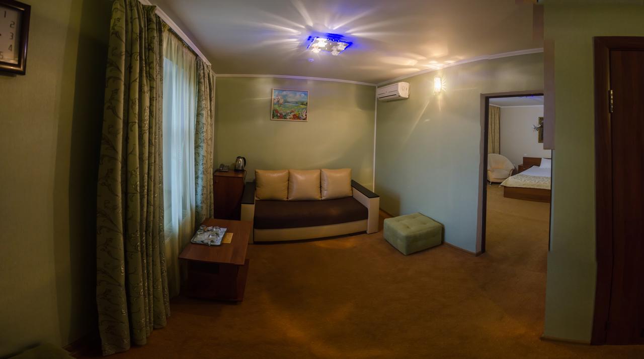 Stara Vezha Hotel Boryspilʼ Exteriör bild