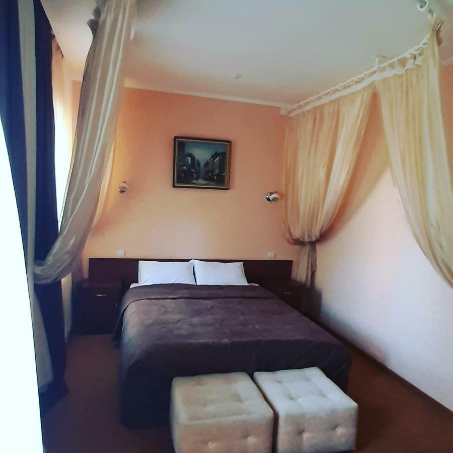 Stara Vezha Hotel Boryspilʼ Exteriör bild