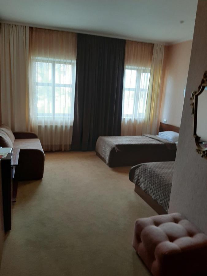 Stara Vezha Hotel Boryspilʼ Exteriör bild