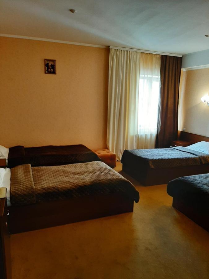 Stara Vezha Hotel Boryspilʼ Exteriör bild
